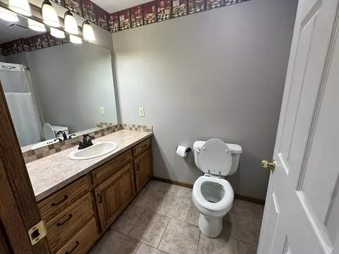 Bath - 3492 S Doris Ave, Springfield, MO 65807 photo 1 of 3