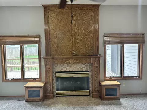 Living - 3492 S Doris Ave, Springfield, MO 65807 photo 2 of 3
