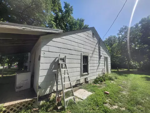 Exterior - 304 Bryan St, Houston, MO 65483 photo 3 of 5