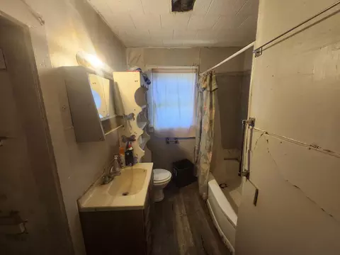 Bath - 304 Bryan St, Houston, MO 65483 photo 1 of 1