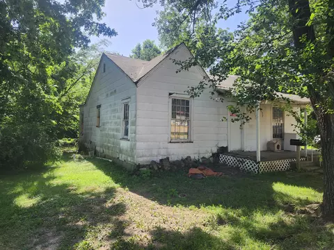 Exterior - 304 Bryan St, Houston, MO 65483 photo 4 of 5