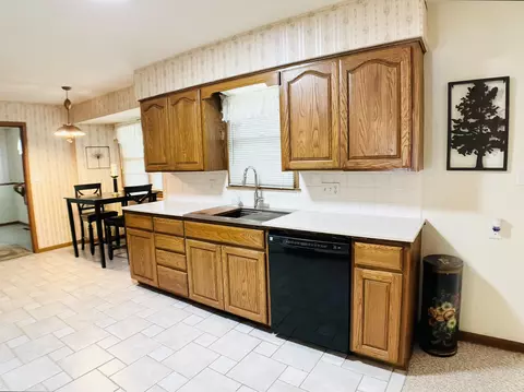 2049 S Brighton Dr, Springfield, MO 65804 photo 5