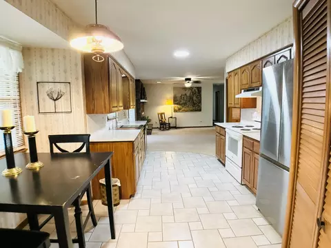 2049 S Brighton Dr, Springfield, MO 65804 photo 9