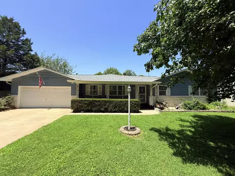 2049 S Brighton Dr, Springfield, MO 65804 photo 2