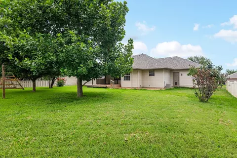 Exterior - 3263 N Dickerson Ave, Springfield, MO 65803 photo 4 of 7