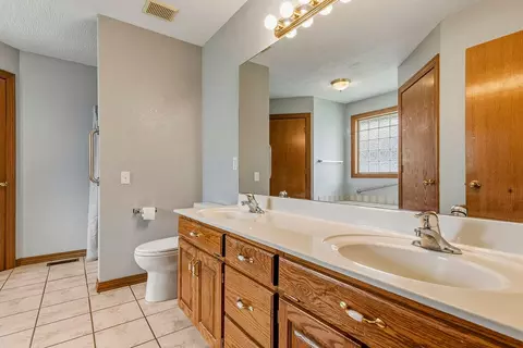 Bath - 3263 N Dickerson Ave, Springfield, MO 65803 photo 1 of 5