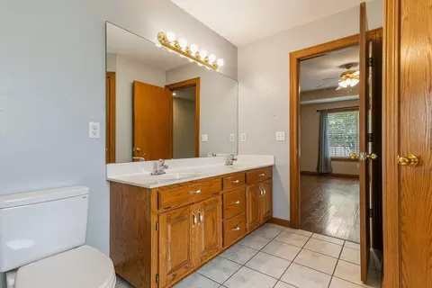 Bath - 3263 N Dickerson Ave, Springfield, MO 65803 photo 4 of 5