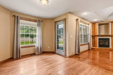 Living - 3263 N Dickerson Ave, Springfield, MO 65803 photo 3 of 5