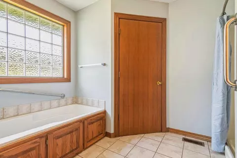 Bath - 3263 N Dickerson Ave, Springfield, MO 65803 photo 3 of 5