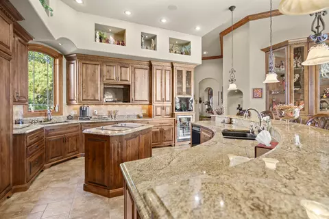 Kitchen - 3936 E Glen Abbey Dr, Springfield, MO 65809 photo 3 of 5