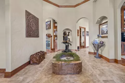 Entry Way - 3936 E Glen Abbey Dr, Springfield, MO 65809 photo 2 of 7