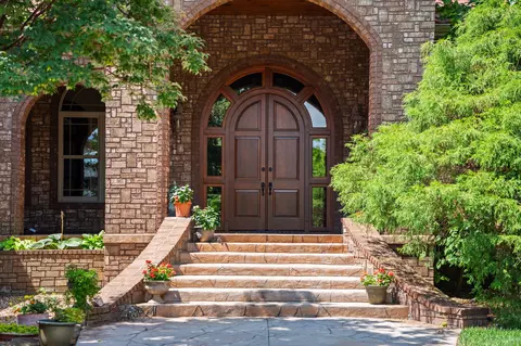 Entry Way - 3936 E Glen Abbey Dr, Springfield, MO 65809 photo 1 of 7