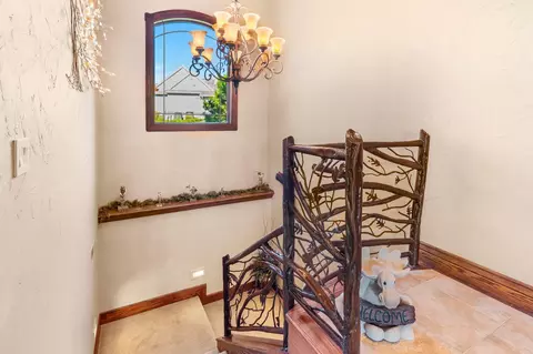 Entry Way - 3936 E Glen Abbey Dr, Springfield, MO 65809 photo 5 of 7