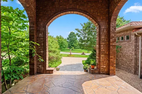 Exterior - 3936 E Glen Abbey Dr, Springfield, MO 65809 photo 9 of 29