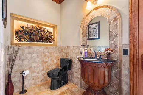 Bath - 3936 E Glen Abbey Dr, Springfield, MO 65809 photo 5 of 8