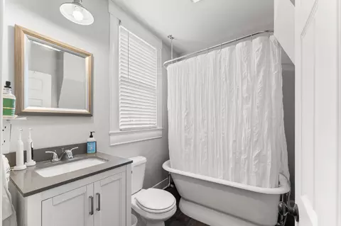 Bath - 626 S Market Ave, Springfield, MO 65806 photo 1 of 2