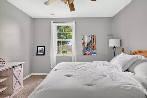 Bedroom - 1007 E Highview Dr, Ozark, MO 65721 photo 9 of 10