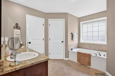 Bath - 1007 E Highview Dr, Ozark, MO 65721 photo 1 of 6