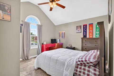 Bedroom - 1007 E Highview Dr, Ozark, MO 65721 photo 4 of 10