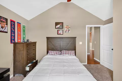 Bedroom - 1007 E Highview Dr, Ozark, MO 65721 photo 5 of 10