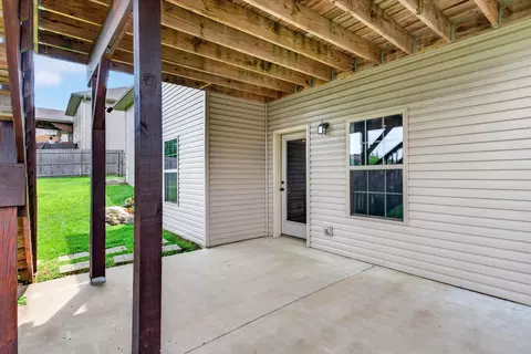 Exterior - 1007 E Highview Dr, Ozark, MO 65721 photo 5 of 9