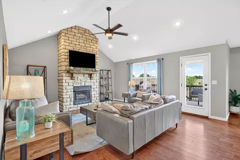 Living - 1007 E Highview Dr, Ozark, MO 65721 photo 1 of 5