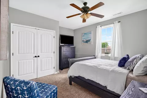 Bedroom - 1007 E Highview Dr, Ozark, MO 65721 photo 6 of 10