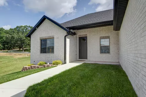 Exterior - 1539 W Gaslight Dr, Springfield, MO 65810 photo 3 of 6