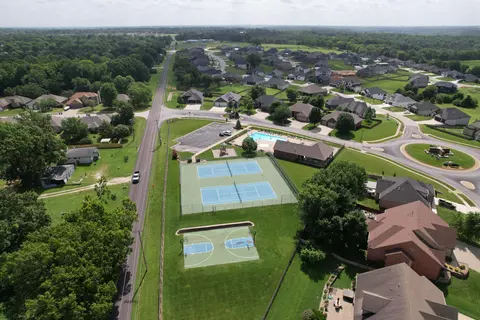 View/Area - 1539 W Gaslight Dr, Springfield, MO 65810 photo 3 of 4