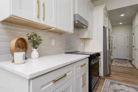 Kitchen - 1539 W Gaslight Dr, Springfield, MO 65810 photo 4 of 7