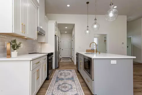 Entry Way - 1539 W Gaslight Dr, Springfield, MO 65810 photo 1 of 3