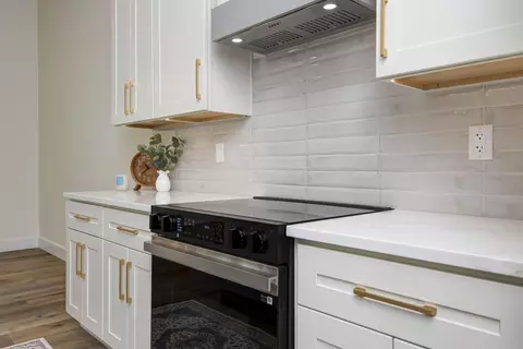 Kitchen - 1539 W Gaslight Dr, Springfield, MO 65810 photo 7 of 7