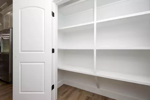 Entry Way - 1539 W Gaslight Dr, Springfield, MO 65810 photo 2 of 3