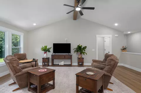 Living - 385 Plumtree Dr, Ozark, MO 65721 photo 2 of 4