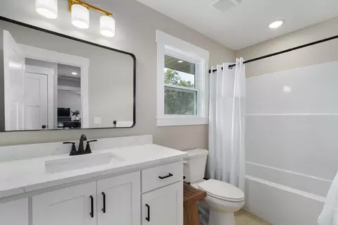 Bath - 385 Plumtree Dr, Ozark, MO 65721 photo 3 of 4