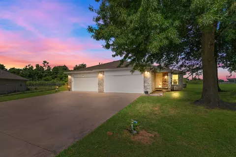 Exterior - 675 S 677 S Curtis St, Nixa, MO 65714 photo 2 of 5
