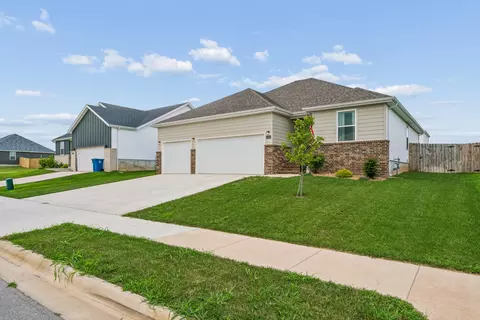 Exterior - 1423 E Macon St, Republic, MO 65738 photo 3 of 6