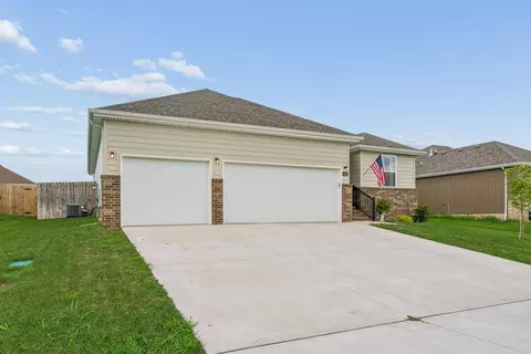Exterior - 1423 E Macon St, Republic, MO 65738 photo 2 of 6