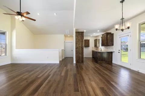 Living - 2086 Bull Run Rd, Ozark, MO 65721 photo 8 of 10