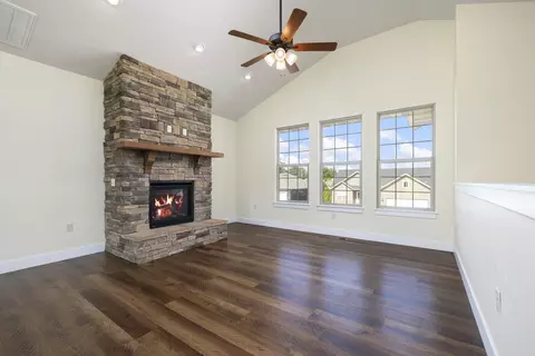 Living - 2086 Bull Run Rd, Ozark, MO 65721 photo 3 of 10