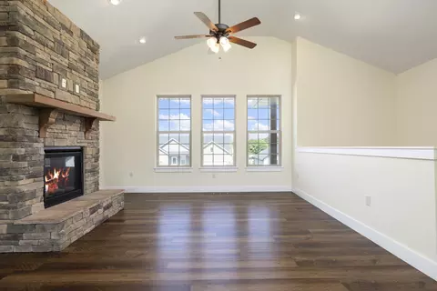 Living - 2086 Bull Run Rd, Ozark, MO 65721 photo 4 of 10