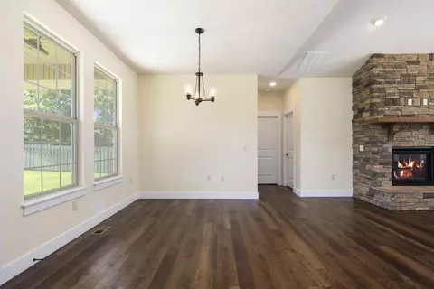 Living - 2086 Bull Run Rd, Ozark, MO 65721 photo 6 of 10