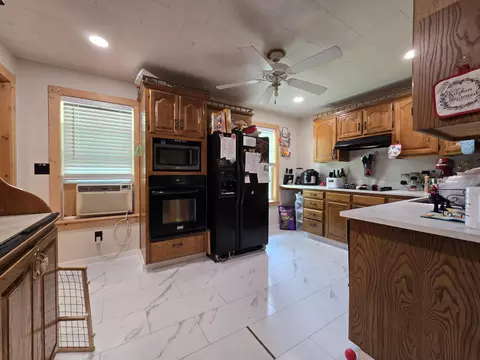 Kitchen - 22 Thomasville Rd, Buffalo, MO 65622 photo 3 of 6