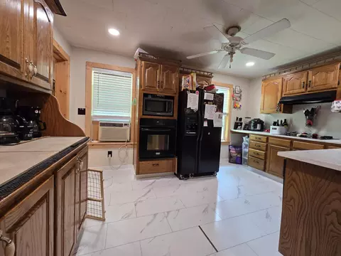 Kitchen - 22 Thomasville Rd, Buffalo, MO 65622 photo 2 of 6