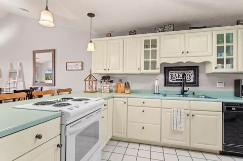 Kitchen - 161 Avondale Dr #12, Branson, MO 65616 photo 2 of 3