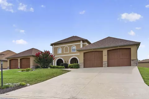 110 N Tuscany Dr, Hollister, MO 65672