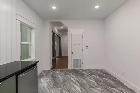 Entry Way - 601 W Madison St, Buffalo, MO 65622 photo 5 of 7