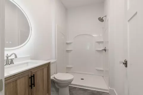 Bath - 601 W Madison St, Buffalo, MO 65622 photo 1 of 2