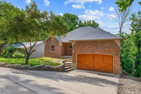 Exterior - 891 Valley View Dr, Branson, MO 65616 photo 2 of 6