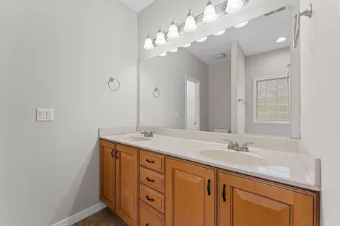Bath - 891 Valley View Dr, Branson, MO 65616 photo 1 of 4